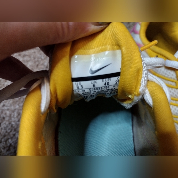 Nike Women's Air Max Plus Premium White Tropical Twist Sneakers 8.5 - Picture 11 of 12